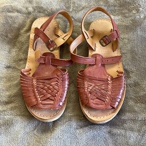 Womens Huarache Sandal Size 8